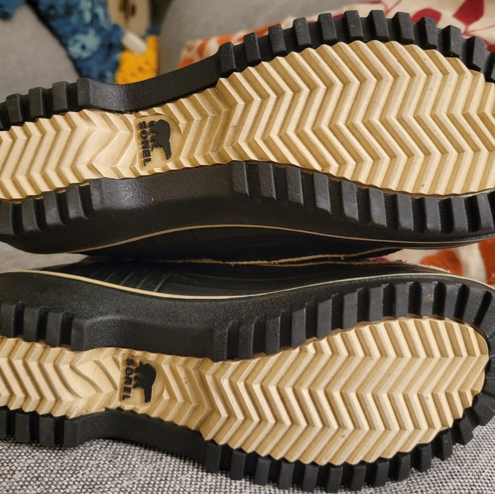 Sorel Black and Tan Winter Boots, Suede - Picture 8 of 8